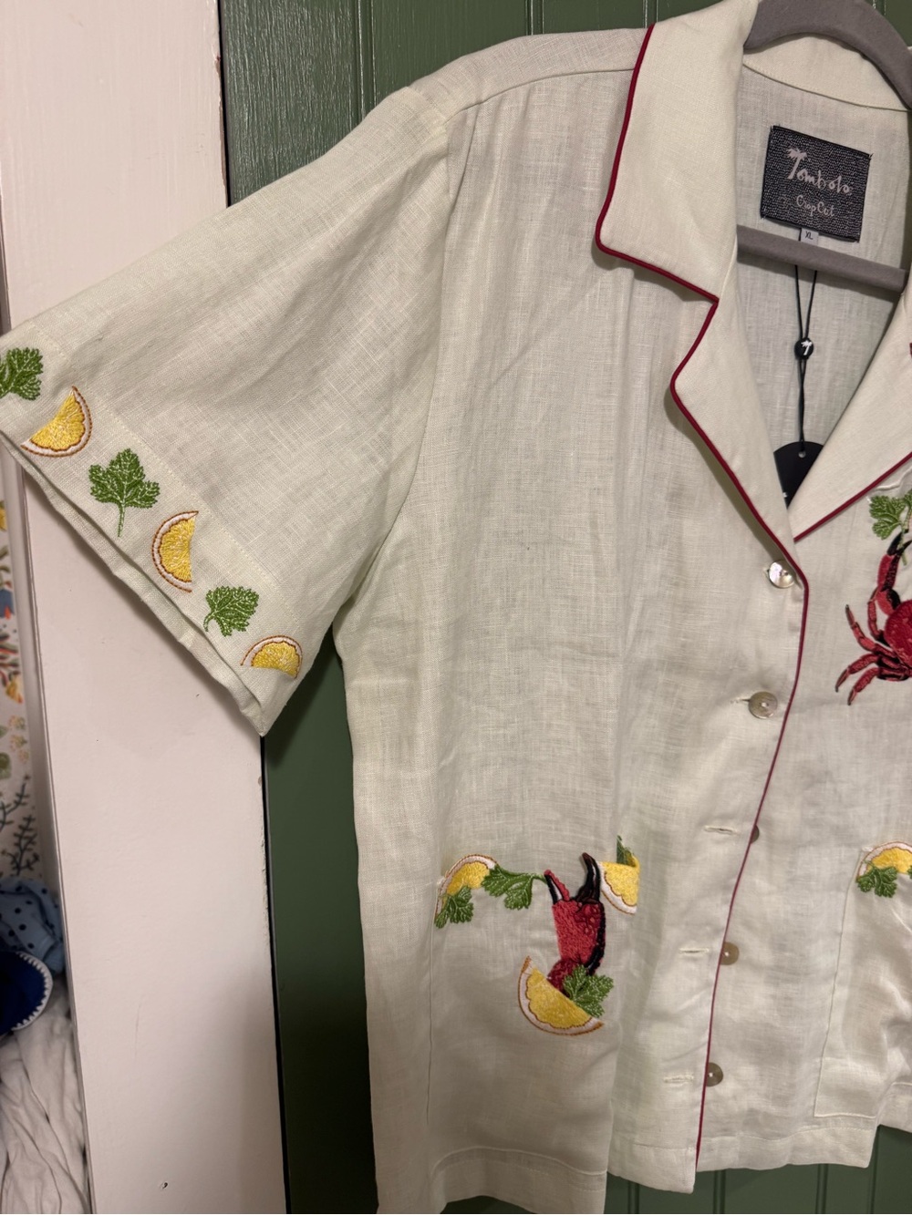 Tombolo Women’s Short-Sleeve Buttoned Shirt with Crab Legs & Lemon Embroidery - Picture 6 of 6
